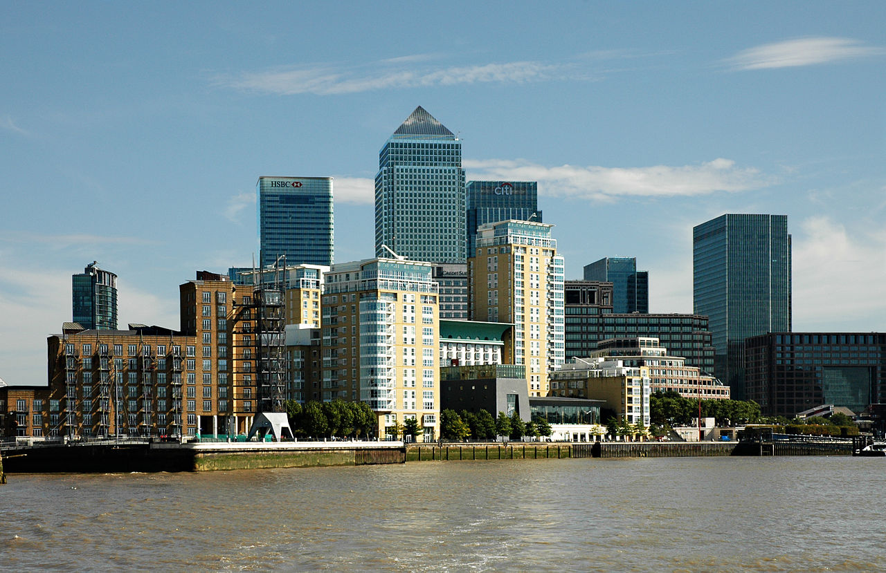 1280px-London,_Canary_Wharf_from_Thames_2011-03-05